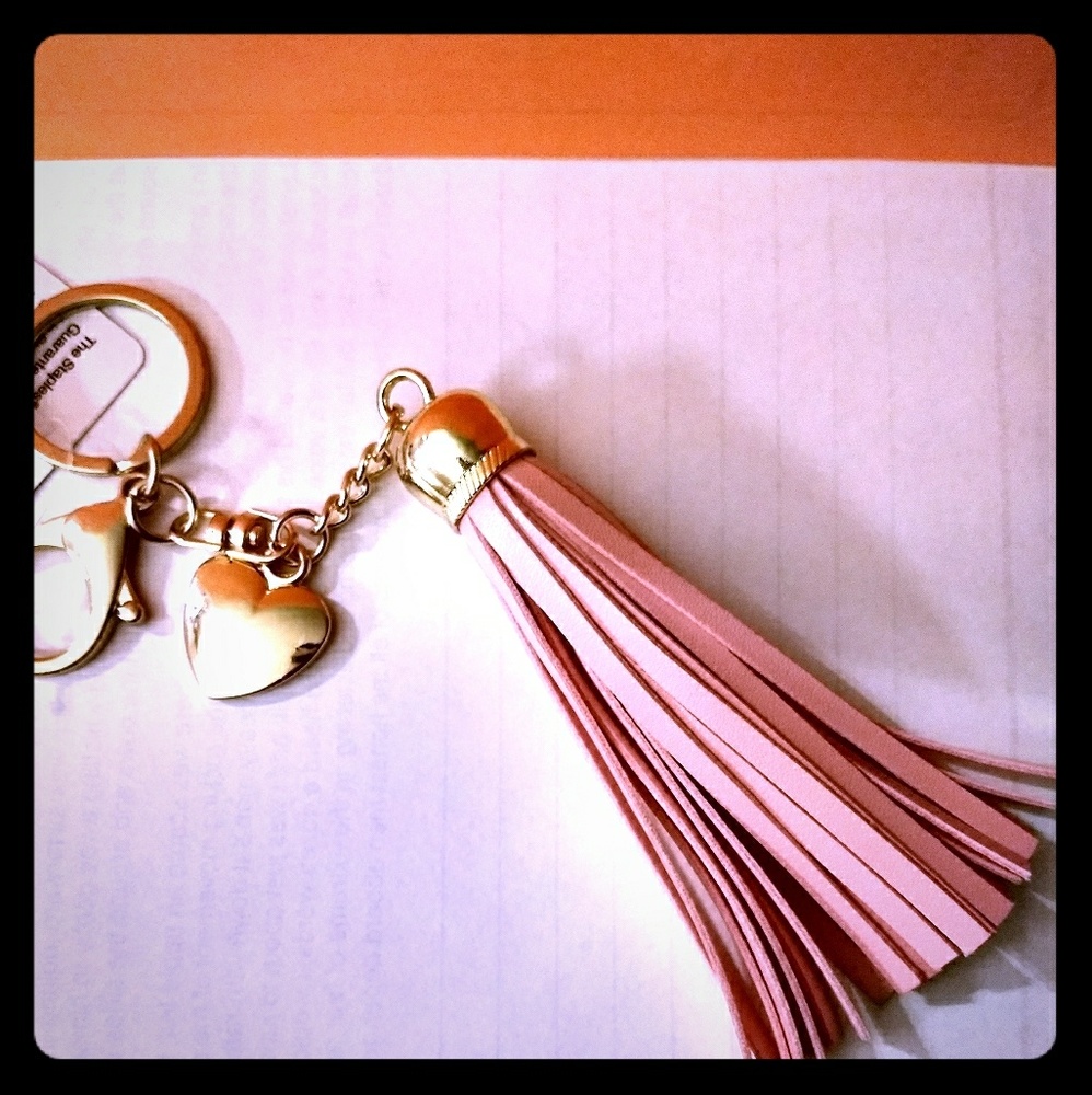 Cute, goldtone, pink tassell keychain